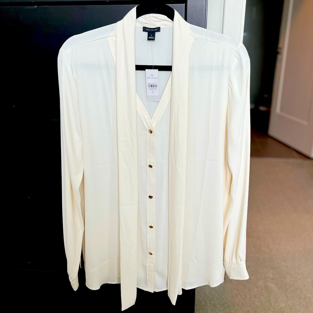 NWT Ivory Ann Taylor button down blouse with gold buttons and tie neck detailing